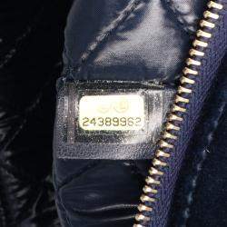 مملوكة مسبقًا Chanel Cc Medium Quilted Velvet Cosmetic Case