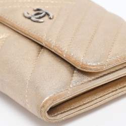 Pre Owned Chanel Gold Chevron Leather Compact Wallet