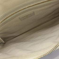 مملوكة مسبقًا Chanel White Leather Caviar Clutch New Medium