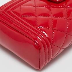 Pre Owned حقيبة صغيرة شانيل حامل جوال سى سى جلد مبطنة خضراء 