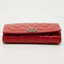Pre Owned Chanel Red Quilted Leather Boy Flap Wallet On Chain