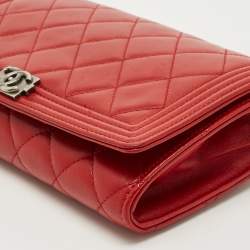 Pre Owned Chanel Red Quilted Leather Boy Flap Wallet On Chain