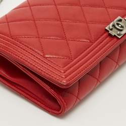 Pre Owned Chanel Red Quilted Leather Boy Flap Wallet On Chain