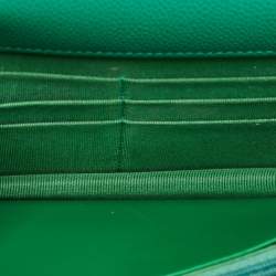 Pre Owned Chanel Green Quilted Caviar Leather Classic Wallet on Chain