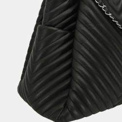 Pre Owned Chanel Black Lambskin Chevron Drawstring Shoulder Bag