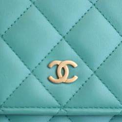 Pre Owned Chanel Green Lambskin Classic Wallet On Chain 