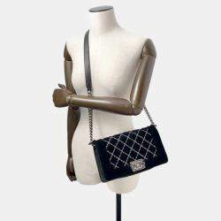 Pre Owned Chanel Boy Chanel Chain shoulder Bag Black Velour Size 25
