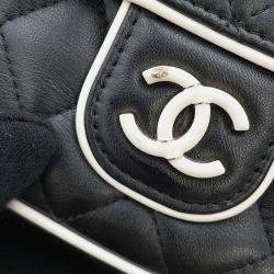 مملوكة مسبقًا Chanel Matelasse Black/White Lambskin Chain Clutch Bag