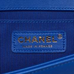 Pre Owned Chanel Blue Chevron Leather Medium Boy Flap Bag