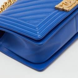 Pre Owned Chanel Blue Chevron Leather Medium Boy Flap Bag