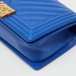 Pre Owned Chanel Blue Chevron Leather Medium Boy Flap Bag