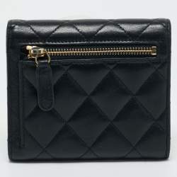 مملوكة مسبقًا محفظة شانيل سي سي ثلاثية الطي جلد مبطن أسود