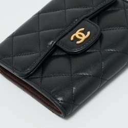 مملوكة مسبقًا محفظة شانيل سي سي ثلاثية الطي جلد مبطن أسود