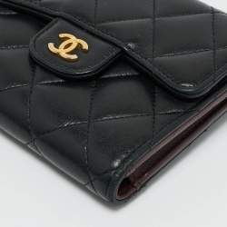 مملوكة مسبقًا محفظة شانيل سي سي ثلاثية الطي جلد مبطن أسود