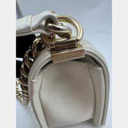 Pre Owned Chanel White Quilted Caviar Leather Medium Boy Flap Bag