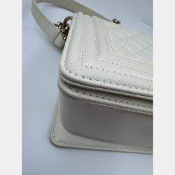 Pre Owned Chanel White Quilted Caviar Leather Medium Boy Flap Bag