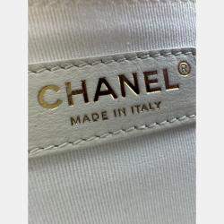 Pre Owned Chanel White Quilted Caviar Leather Medium Boy Flap Bag