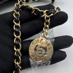 Pre Owned Chanel Wavy CC Hobo Black Crossbody Bag