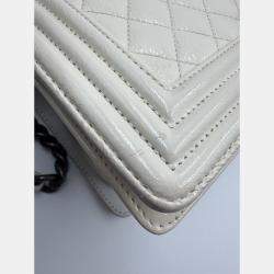 Pre Owned Chanel White Quilted Patent Leather Medium Boy Flap Bag