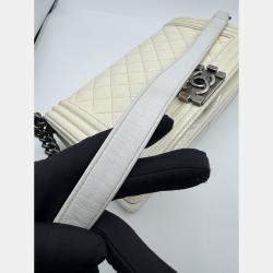 Pre Owned Chanel White Quilted Patent Leather Medium Boy Flap Bag