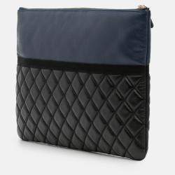 Pre Owned Chanel Black Navy Blue Large Bicolor Quilted Leather Pearl O Case Clutch