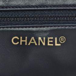 Pre Owned Chanel White Navy Leather Shoulder Bag