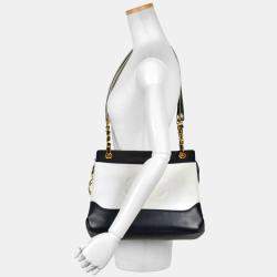 Pre Owned Chanel White Navy Leather Shoulder Bag