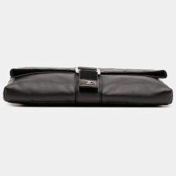 مملوكة مسبقًا حقيبة كلتش شانيل سوداء جلد حمل مبطن CC