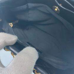 مملوكة مسبقًا Chanel CC Black Leather Tote Bag