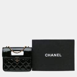 Pre Owned Chanel Black Mini Quilted Patent Graphic Catch Flap