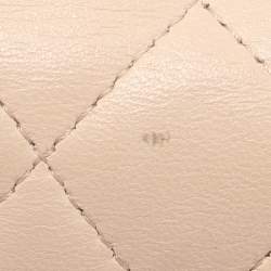 مملوكة مسبقًا حقيبة شانيل كلاسيكية بقلّاب جلد مبطنة بيج فاتح شرقية/غربية