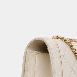 Pre Owned Chanel White Medium Quilted Calfskin Octagon CC Clasp Flap