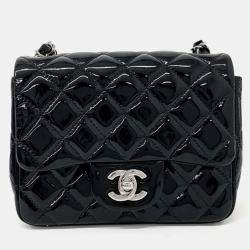 Pre Owned حقيبة شانيلا براءة اختراع سوداء جلدية صغيرة متقاطعة على الكتف
