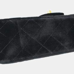 مملوكة مسبقًا Chanel Black Velvet Handbag