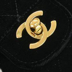 مملوكة مسبقًا Chanel Black Velvet Handbag