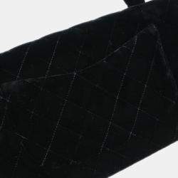 مملوكة مسبقًا Chanel Black Velvet Handbag