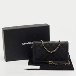 مملوكة مسبقًا Chanel Black Quilted Caviar Leather Boy Wallet On Chain