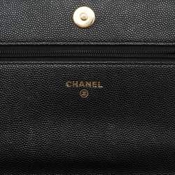 مملوكة مسبقًا Chanel Black Quilted Caviar Leather Boy Wallet On Chain