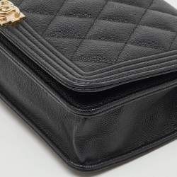 مملوكة مسبقًا Chanel Black Quilted Caviar Leather Boy Wallet On Chain