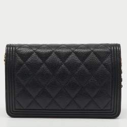 مملوكة مسبقًا Chanel Black Quilted Caviar Leather Boy Wallet On Chain