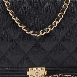 مملوكة مسبقًا Chanel Black Quilted Caviar Leather Boy Wallet On Chain