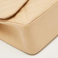 مملوكة مسبقًا حقيبة شانيل ذات قلاب مزدوج كلاسيكي جلد مبلوط بيج كبير الحجم