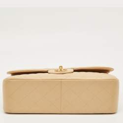 مملوكة مسبقًا حقيبة شانيل ذات قلاب مزدوج كلاسيكي جلد مبلوط بيج كبير الحجم