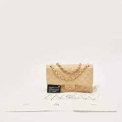 مملوكة مسبقًا حقيبة شانيل ذات قلاب مزدوج كلاسيكي جلد مبلوط بيج كبير الحجم