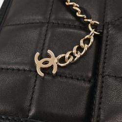 Pre Owned Chanel Black Lambskin Choco Bar Chain Handbag