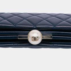 Pre Owned Chanel Navy Blue CC Quilted Lambskin Pearl Evening Baguette Clutch