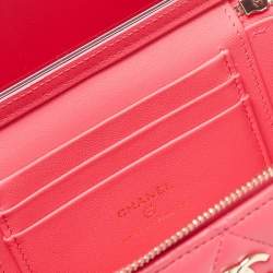 Pre Owned Chanel Pink Quilted Leather Small Vanity Case With Chain
