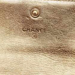 مملوكة مسبقًا Chanel Gold Quilted Leather Boy Flap Wallet