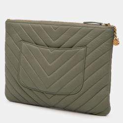 Pre Owned Chanel Green Medium Chevron Caviar Ancient Greek Charms O Case Clutch