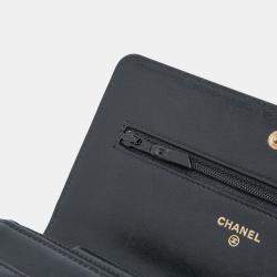 Pre Owned Chanel Black Quilted Lambskin Boy Wallet On Chain